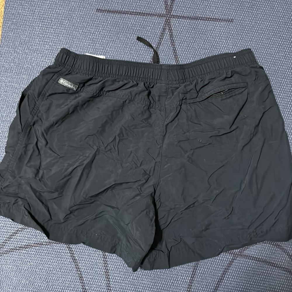 Columbia boys shorts, sz M